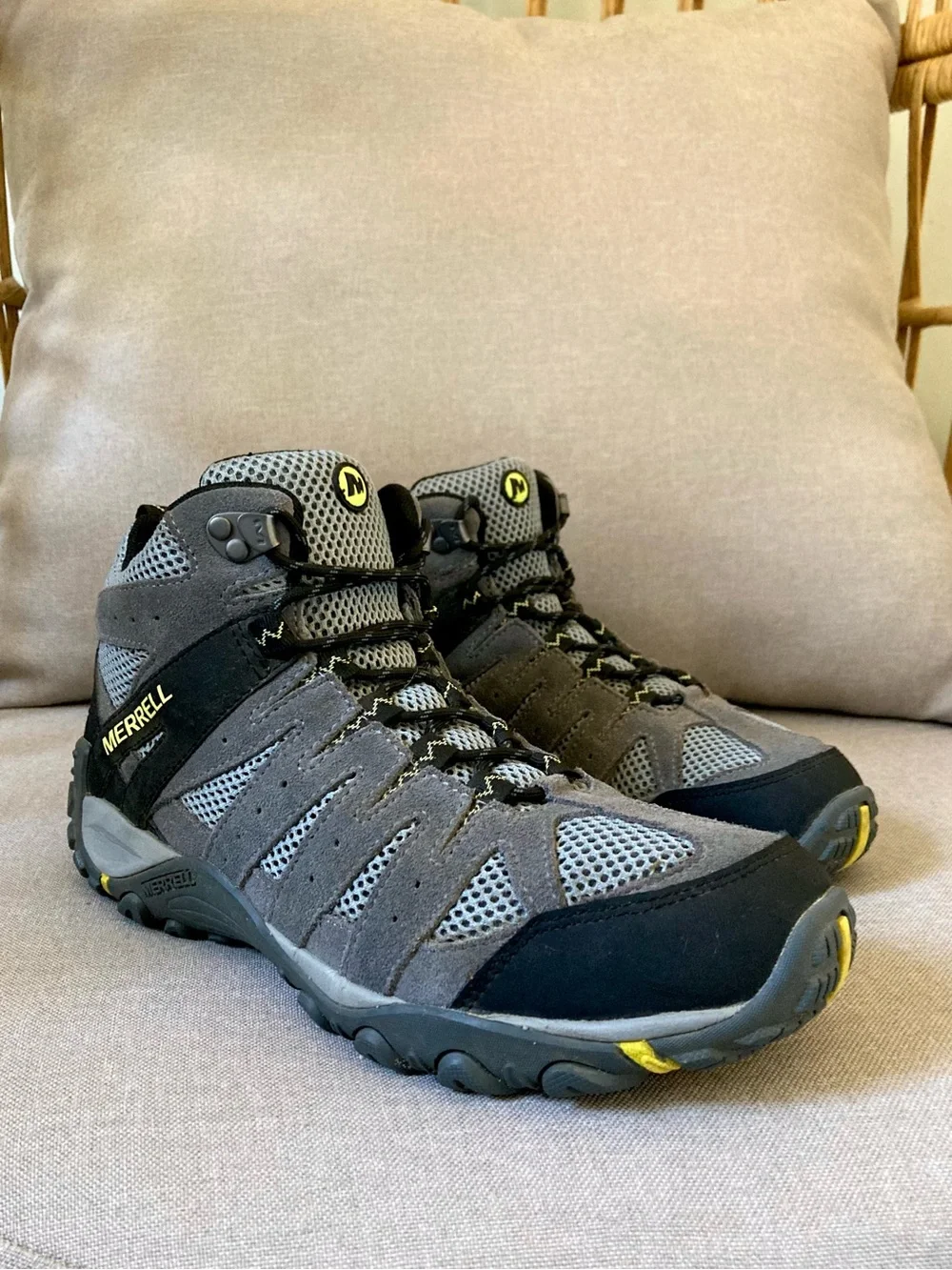 Merrell Accentor 2 Mid Vent Hiking Boots — Grey Yellow Suede Lug Sole Men’s 9.5
